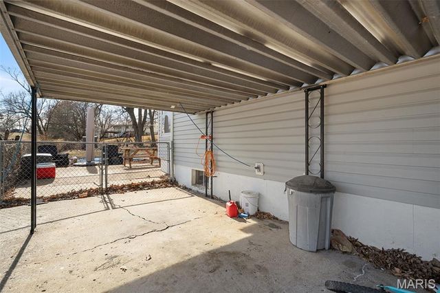 10558 Hobday Avenue, St Ann, MO 63074