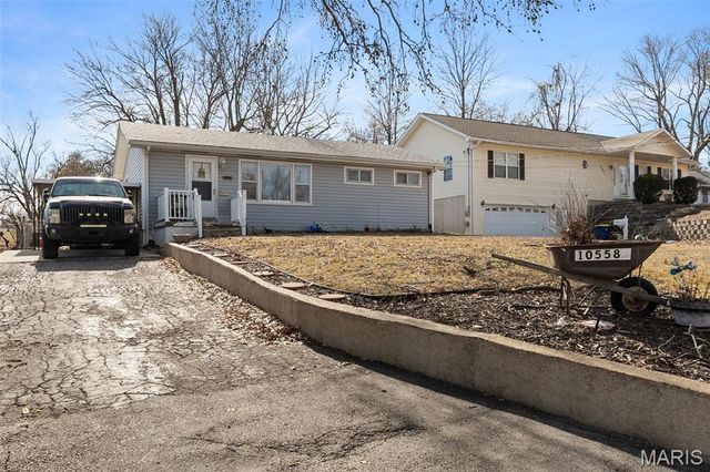 10558 Hobday Avenue, St Ann, MO 63074