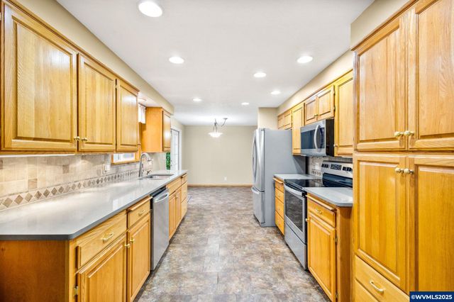 5435 Val View Dr SE, Turner, OR 97392