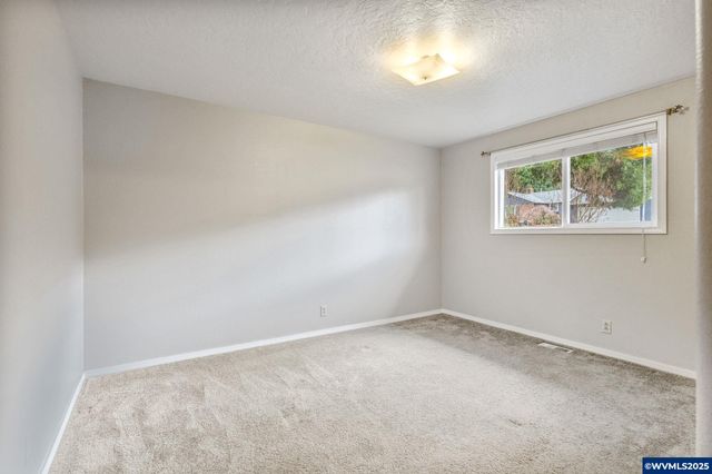 5435 Val View Dr SE, Turner, OR 97392