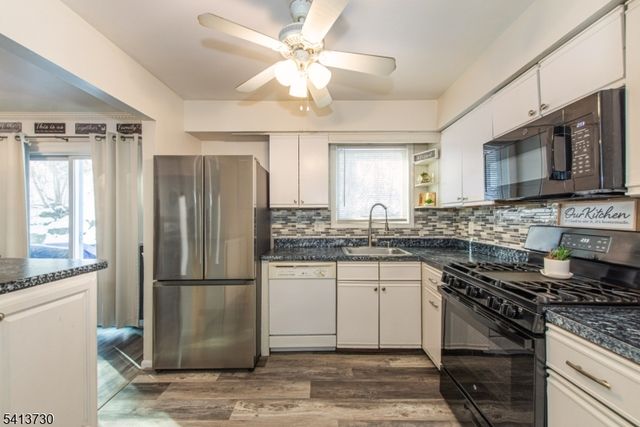 17 Village Dr, Hamburg Boro, NJ 07419