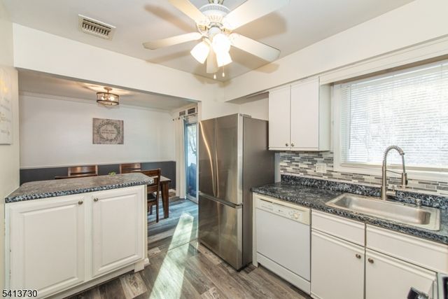 17 Village Dr, Hamburg Boro, NJ 07419