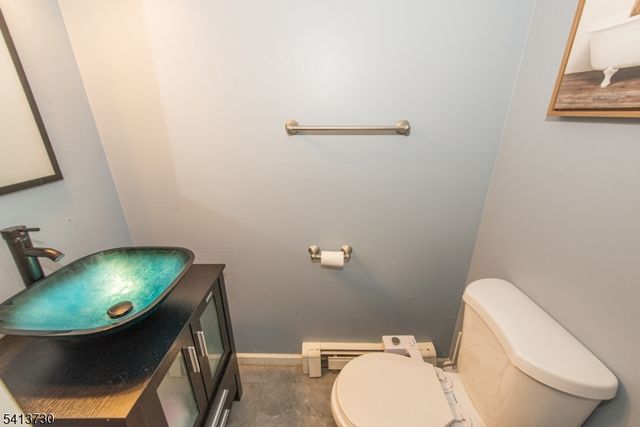 17 Village Dr, Hamburg Boro, NJ 07419