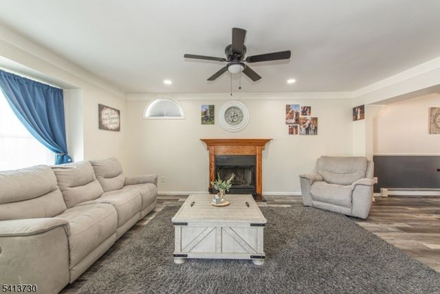 17 Village Dr, Hamburg Boro, NJ 07419