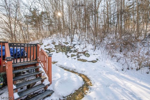 17 Village Dr, Hamburg Boro, NJ 07419