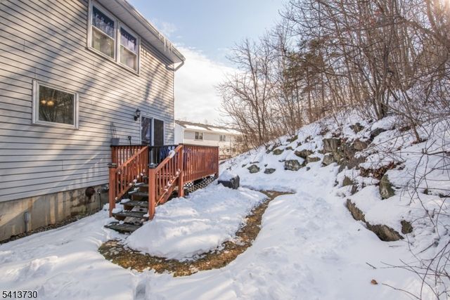 17 Village Dr, Hamburg Boro, NJ 07419