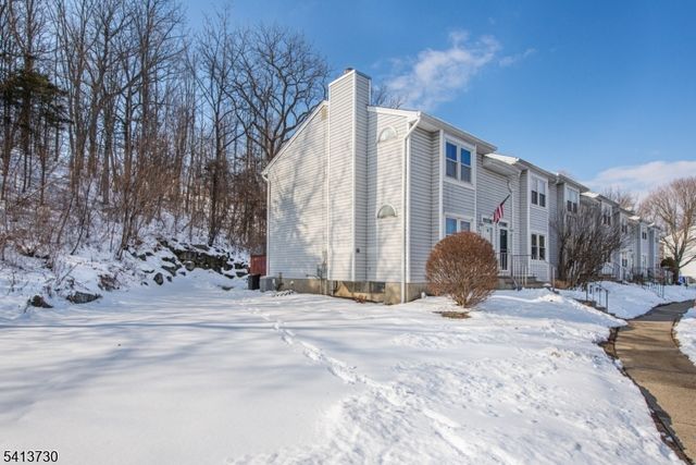 17 Village Dr, Hamburg Boro, NJ 07419