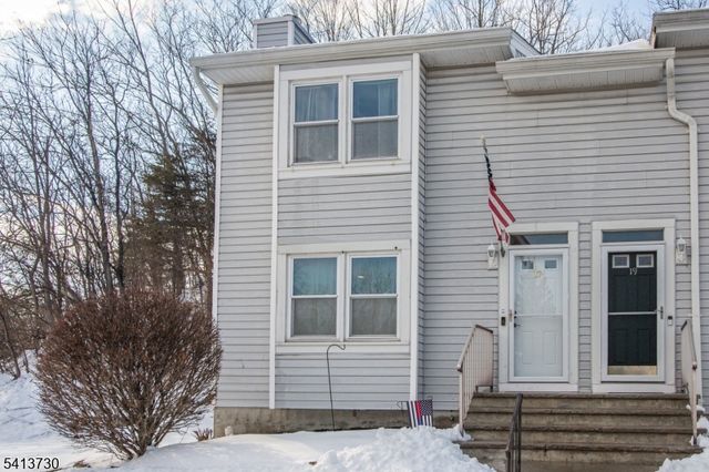 17 Village Dr, Hamburg Boro, NJ 07419