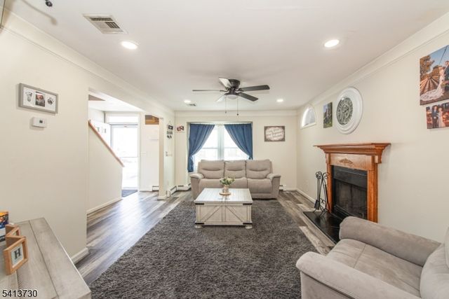 17 Village Dr, Hamburg Boro, NJ 07419