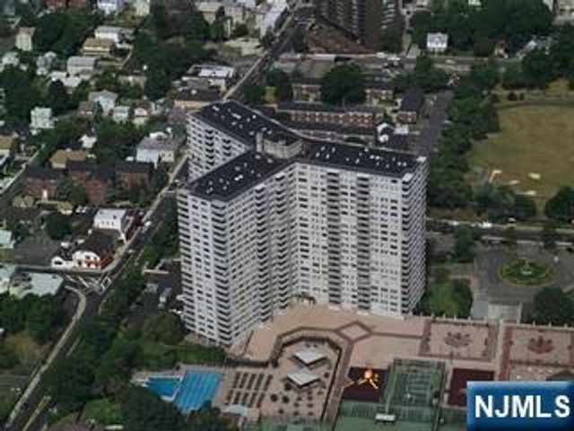 2000 Linwood Avenue 17X, Fort Lee, NJ 07024
