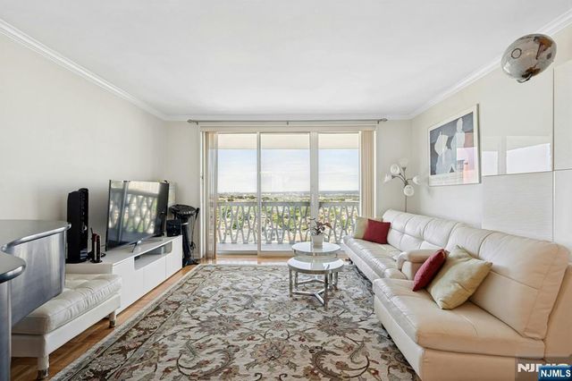 2000 Linwood Avenue 17X, Fort Lee, NJ 07024