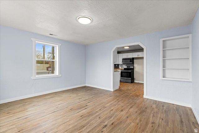 40 E MAIN ST, Grantsville, UT 84029