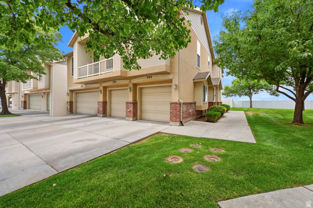 703 BUCKINGHAM DR, North Salt Lake, UT 84054