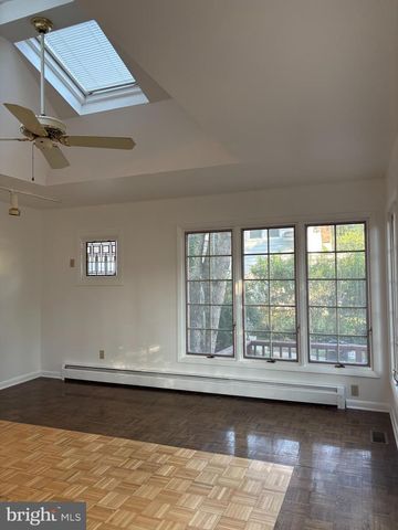 610 N GOVERNORS AVE, Dover, DE 19904