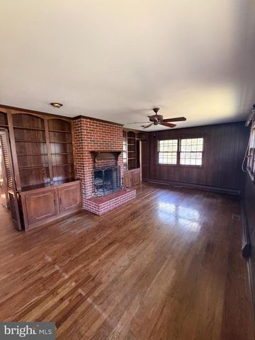 610 N GOVERNORS AVE, Dover, DE 19904