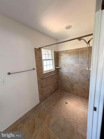 610 N GOVERNORS AVE, Dover, DE 19904