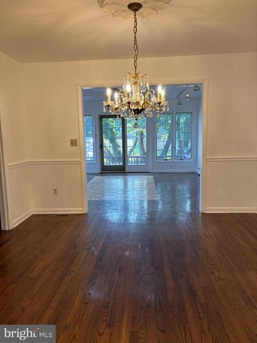 610 N GOVERNORS AVE, Dover, DE 19904