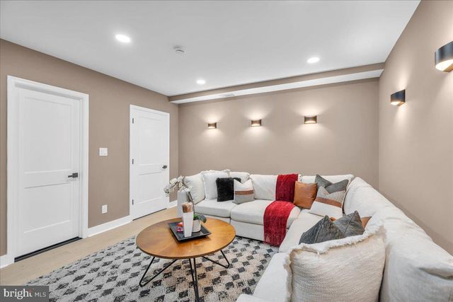 1126 MIFFLIN ST, Philadelphia, PA 19148