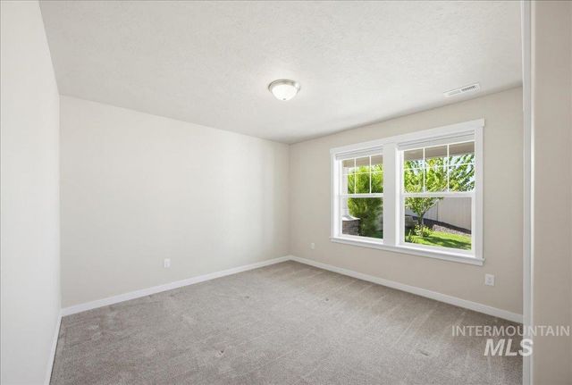 3904 E Berwick Dr, Nampa, ID 83687
