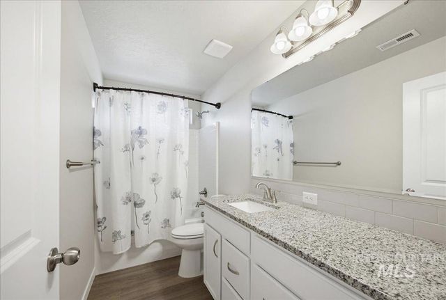 3904 E Berwick Dr, Nampa, ID 83687