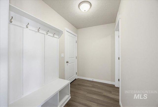 3904 E Berwick Dr, Nampa, ID 83687