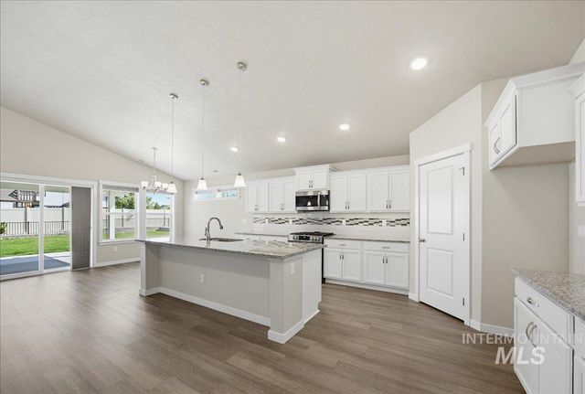 3904 E Berwick Dr, Nampa, ID 83687