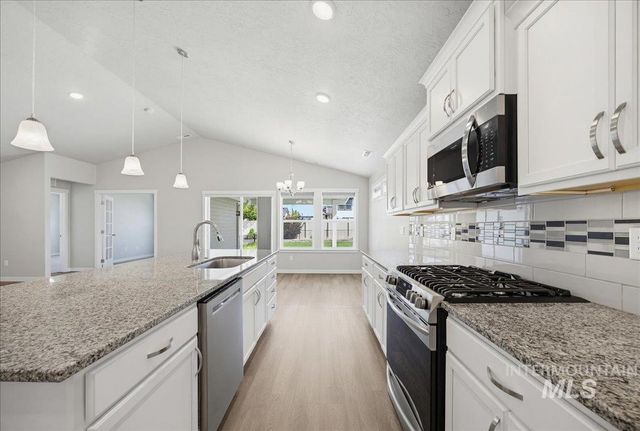 3904 E Berwick Dr, Nampa, ID 83687