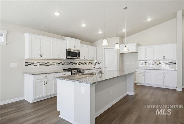 3904 E Berwick Dr, Nampa, ID 83687
