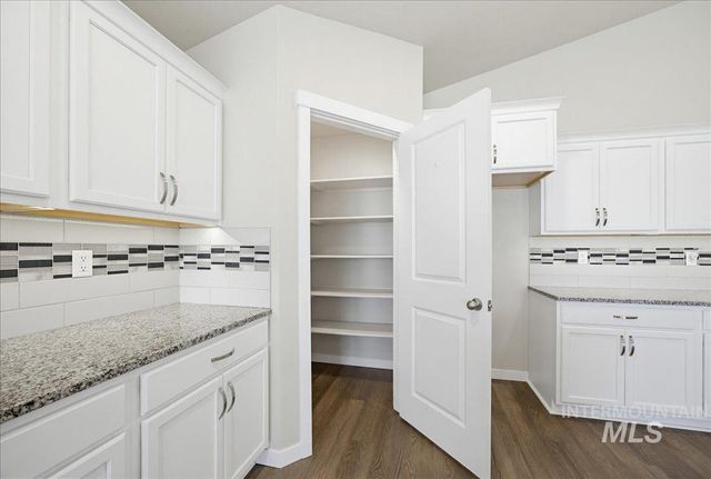 3904 E Berwick Dr, Nampa, ID 83687
