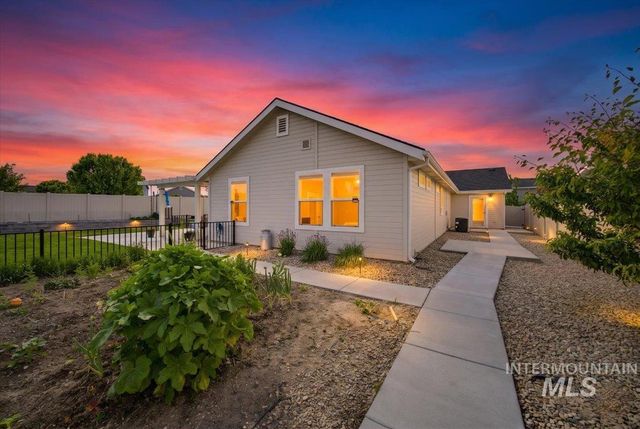 3904 E Berwick Dr, Nampa, ID 83687