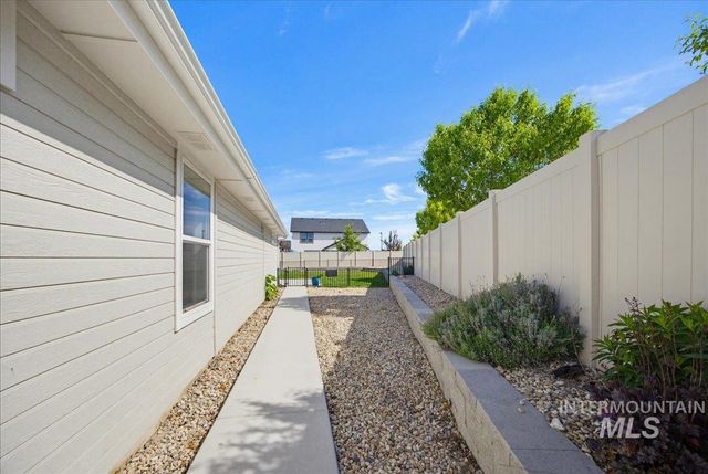 3904 E Berwick Dr, Nampa, ID 83687