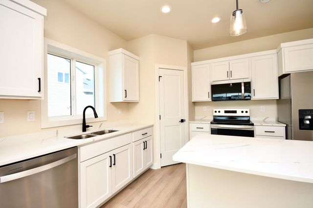 6282 87th Avenue S, Horace, ND 58047