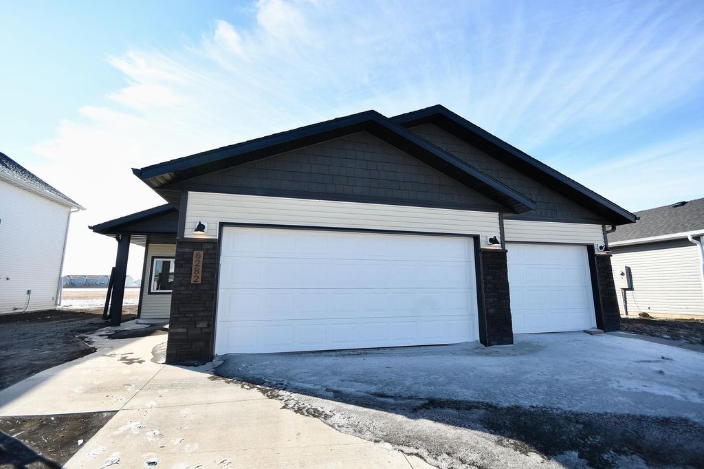 6282 87th Avenue S, Horace, ND 58047