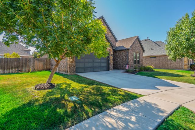 3005 Dry Creek Court, Decatur, TX 76234