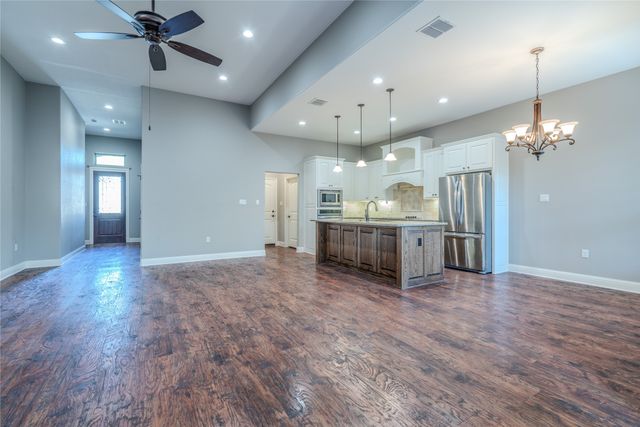 3005 Dry Creek Court, Decatur, TX 76234