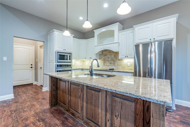 3005 Dry Creek Court, Decatur, TX 76234