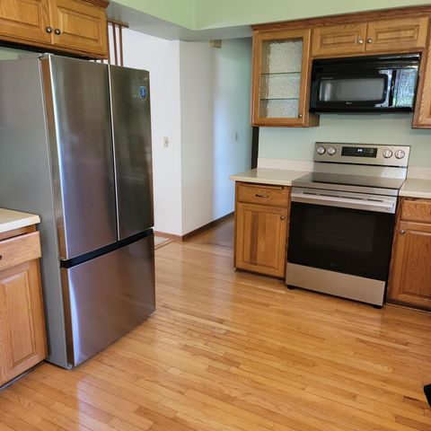 W140N7250 Lilly ROAD, Menomonee Falls, WI 53051