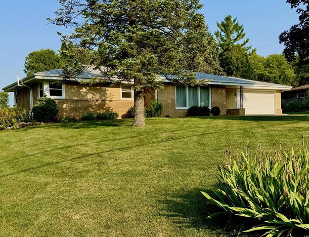 W140N7250 Lilly ROAD, Menomonee Falls, WI 53051