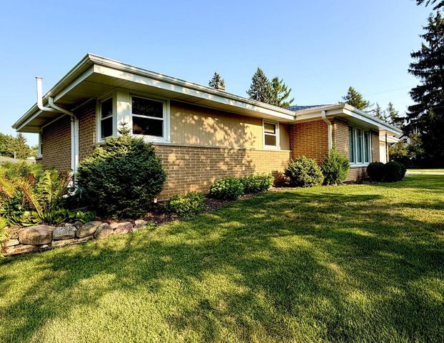 W140N7250 Lilly ROAD, Menomonee Falls, WI 53051