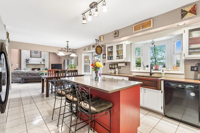 2424 Pepper Tree Court, Lisle, IL 60532