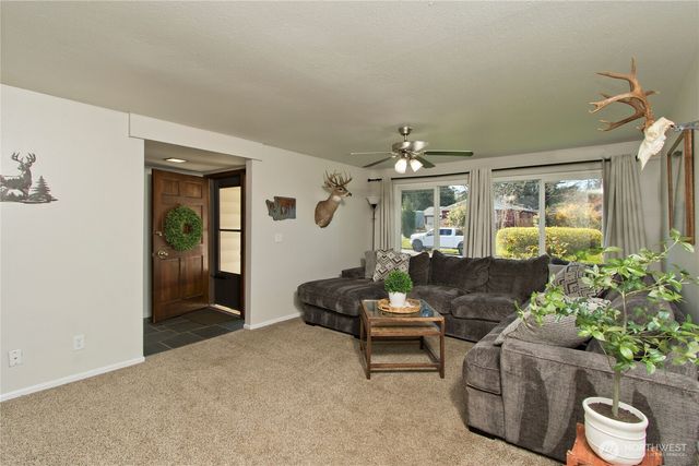 1867 Clovercrest Street, Enumclaw, WA 98022