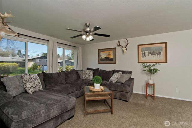 1867 Clovercrest Street, Enumclaw, WA 98022