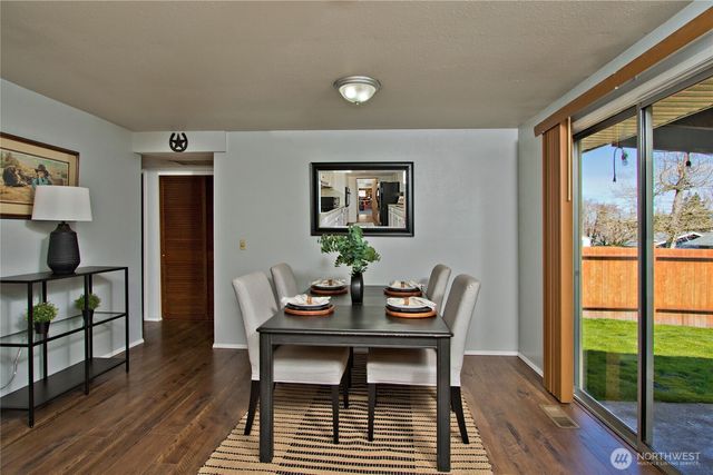 1867 Clovercrest Street, Enumclaw, WA 98022