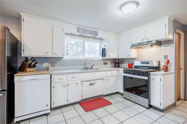 17 Amsden Drive, Henrietta, NY 14623