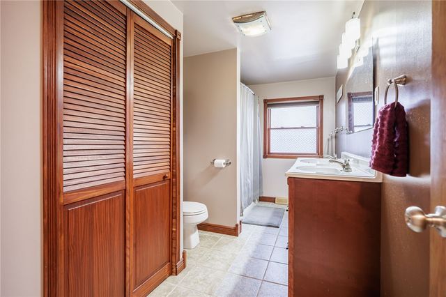 17 Amsden Drive, Henrietta, NY 14623