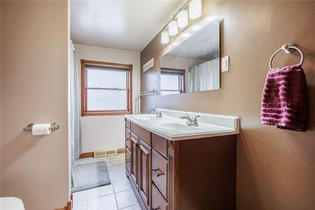 17 Amsden Drive, Henrietta, NY 14623