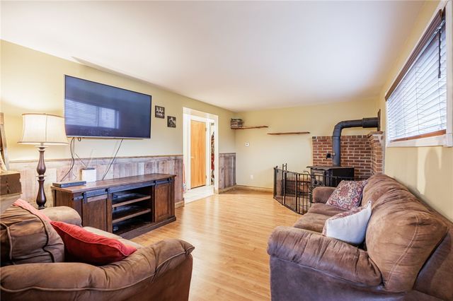 17 Amsden Drive, Henrietta, NY 14623