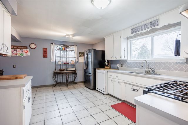 17 Amsden Drive, Henrietta, NY 14623