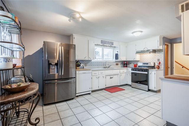 17 Amsden Drive, Henrietta, NY 14623