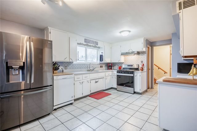 17 Amsden Drive, Henrietta, NY 14623